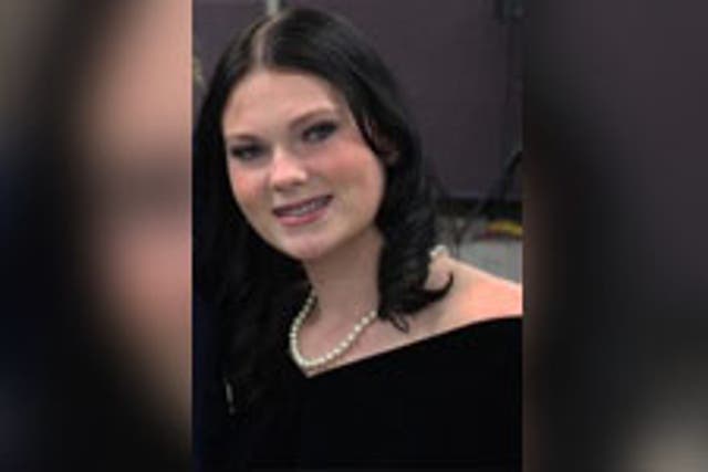 <p>Anna Kepner, que apareció muerta en un crucero de Carnival a principios de mes, estaba envuelta en una manta y metida debajo de una cama, según un informe.</p>