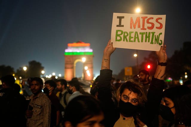 <p>A person holds a banner during citizens protest against what they called the government's lack of action to combat air pollution in the capital city New Delhi, India, Sunday, Nov. 9, 2025. (AP Photo/Manish Swarup)</p>