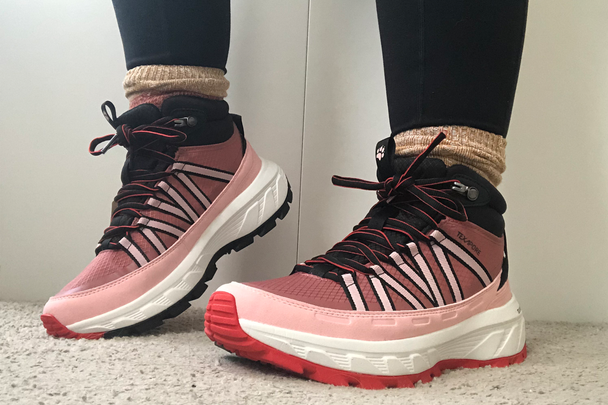 best women's walking boots indybest review Jack Wolfskin wild hike texapore mid W