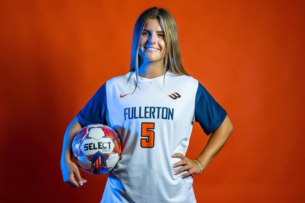 Lauren Turner, Cal State Fullerton soccer star, dies after six week coma following horrific crash Lauren Turner, Cal State Fullerton soccer star, dies after six week coma following horrific crash