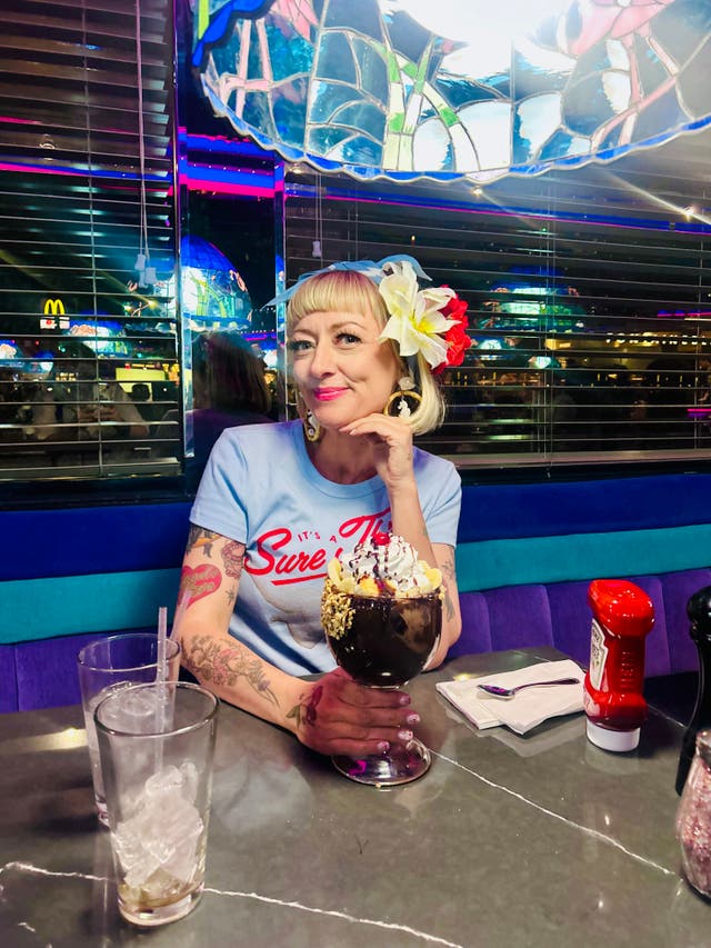 <p>Zoey discovered the heart of Las Vegas via its neon lights and carnival atmosphere </p>