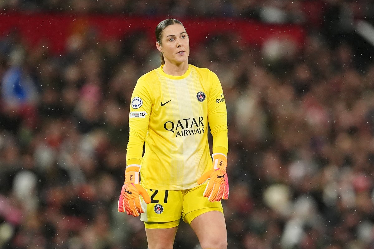 Mary Earps receives mixed reception by Manchester United fans on return to Old Trafford 