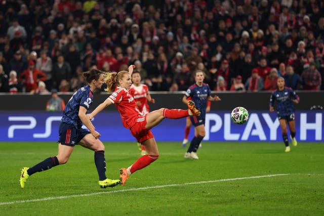 <p>Glodis Viggosdottir scored the winning goal as Bayern overcame a two-goal deficit to beat Arsenal</p>