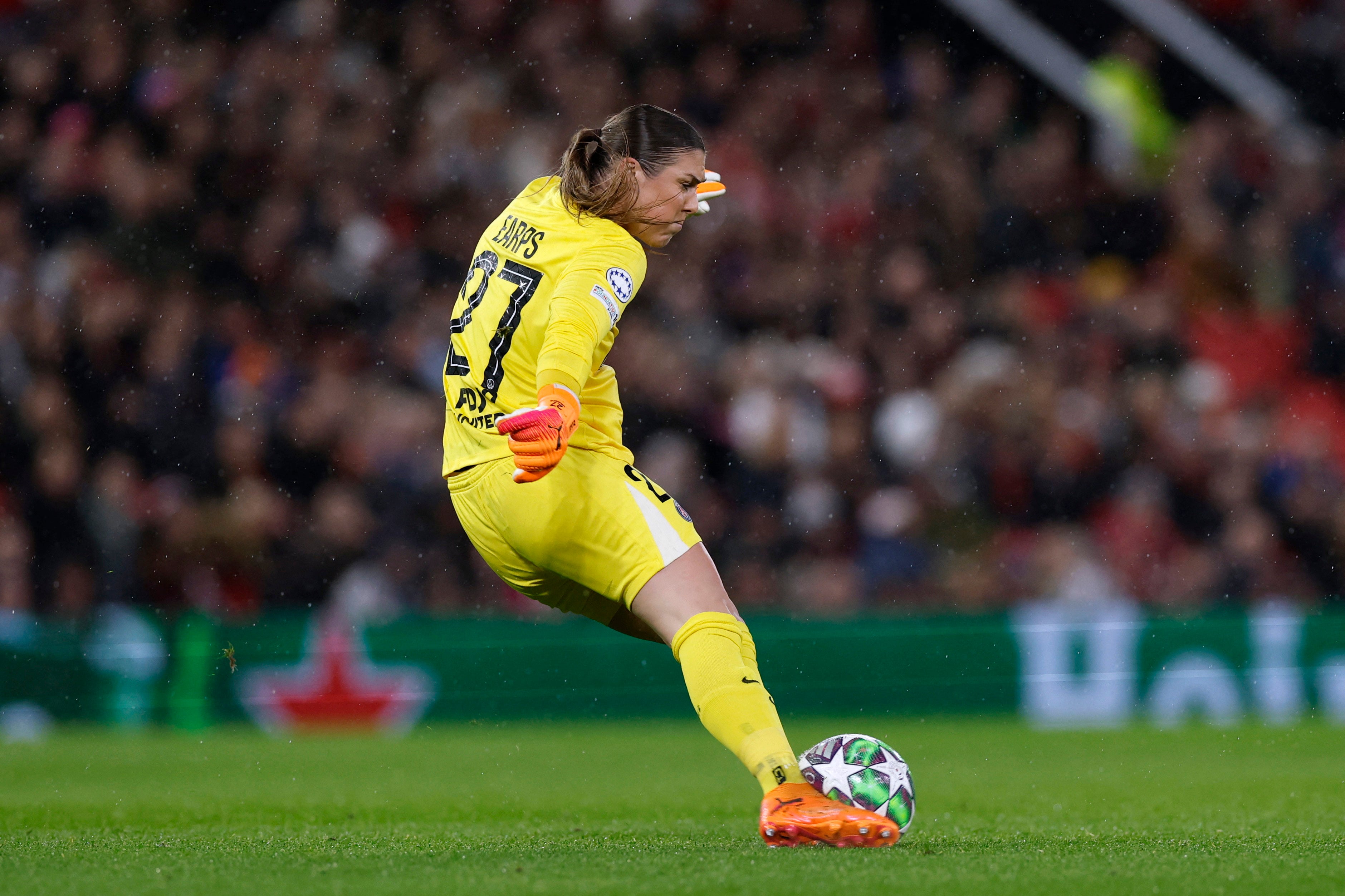 Mary Earps retorna a Old Trafford pela primeira vez desde que deixou o clube em 2024