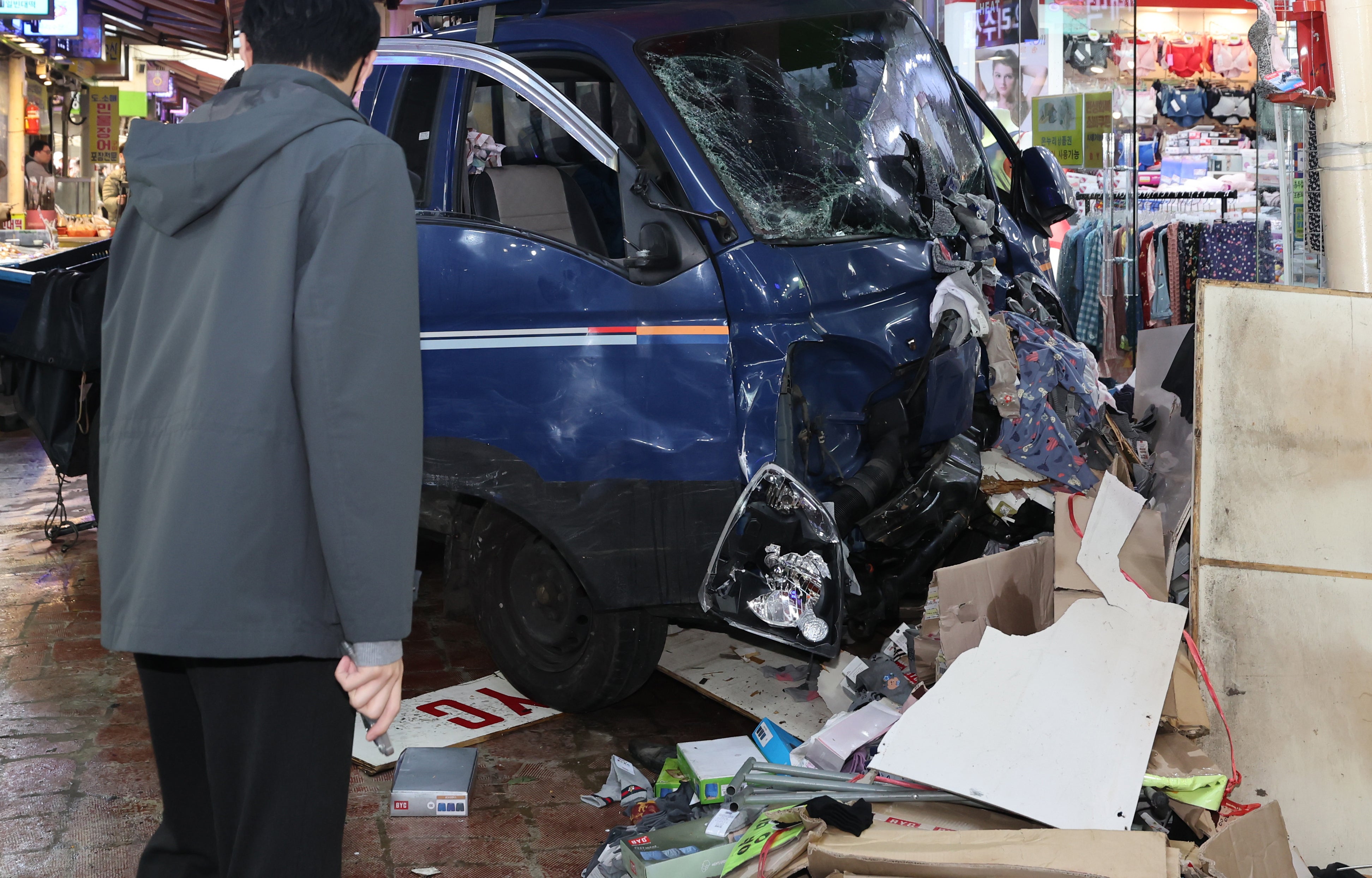 Truck crash in South Korea market kills 2 people and injures 18, officials say thumbnail