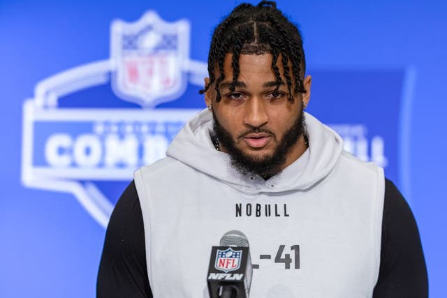 <p>Marshawn Kneeland, que murió la semana pasada de un aparente disparo autoinfligido tras una persecución policial, y su novia, Catalina Mancera, esperan su primer hijo</p>
