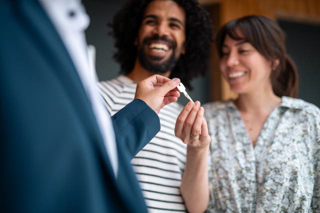 <p>Homebuyers may want to consider adjustable-rate mortgages, but experts say there are pros and cons</p>