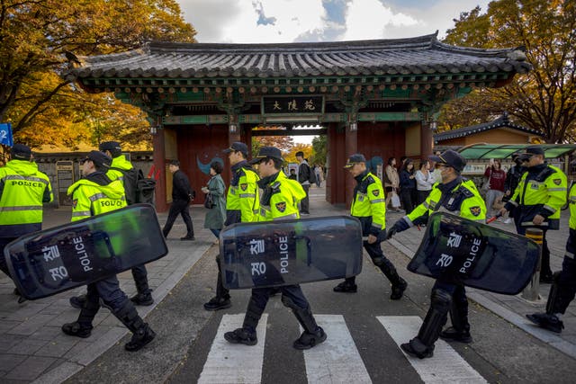 <p>Representative: Police officials in South Korea. At least eight people in crash in Seoul have sustained serious injuries</p>