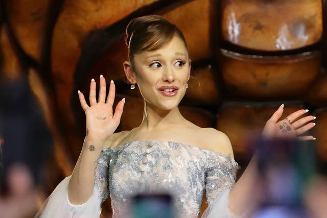 <p>Ariana Grande participó del estreno de ‘Wicked: por siempre’ en la región Asia-Pacífico, realizado en Universal Studios Singapur</p>