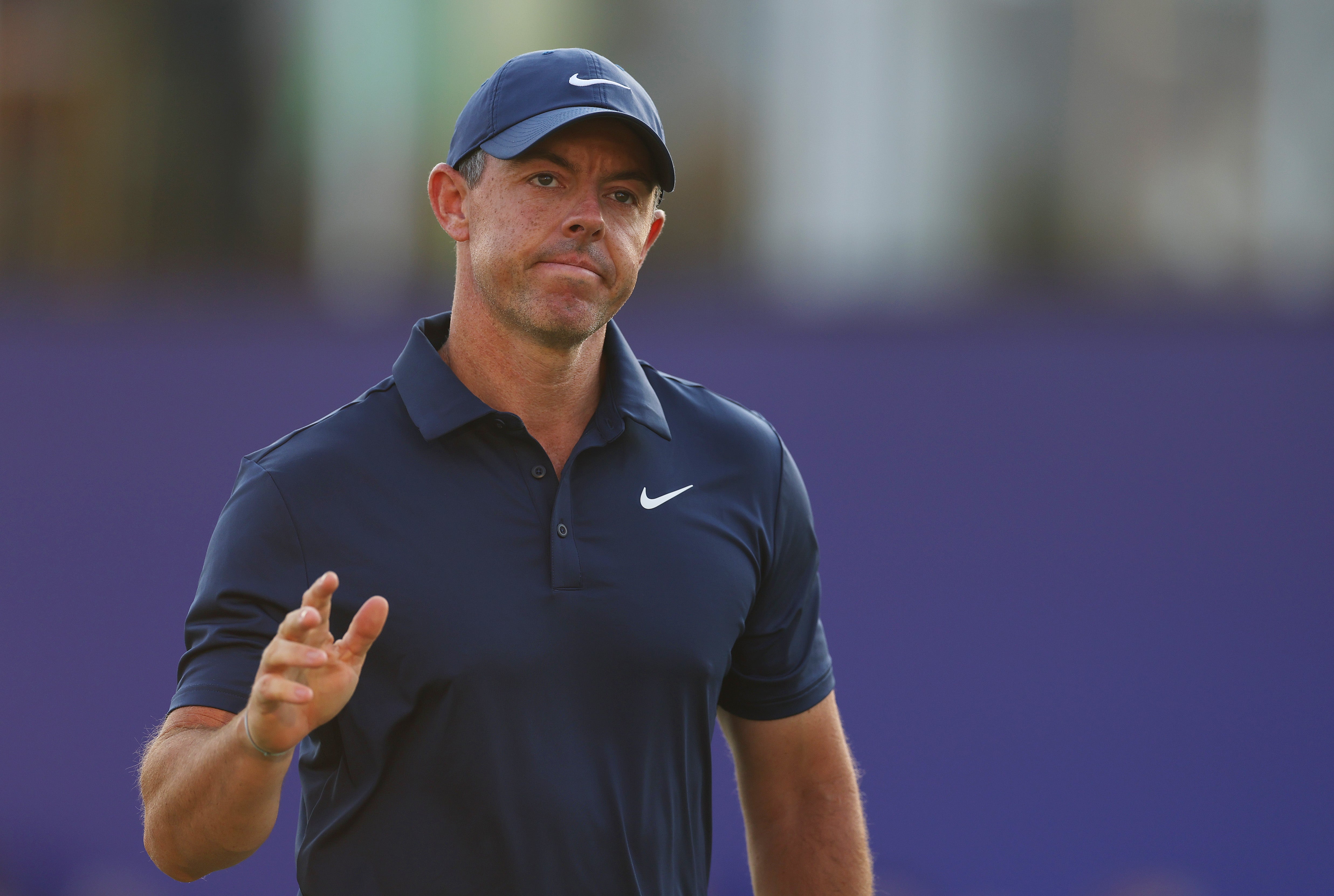 Rory McIlroy continua na disputa enquanto se aproxima de outra corrida pela coroa de Dubai