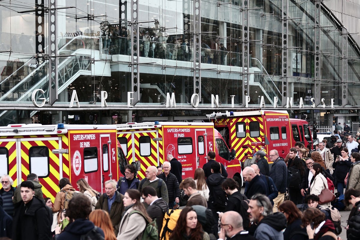Police shoot knifeman at Montparnasse