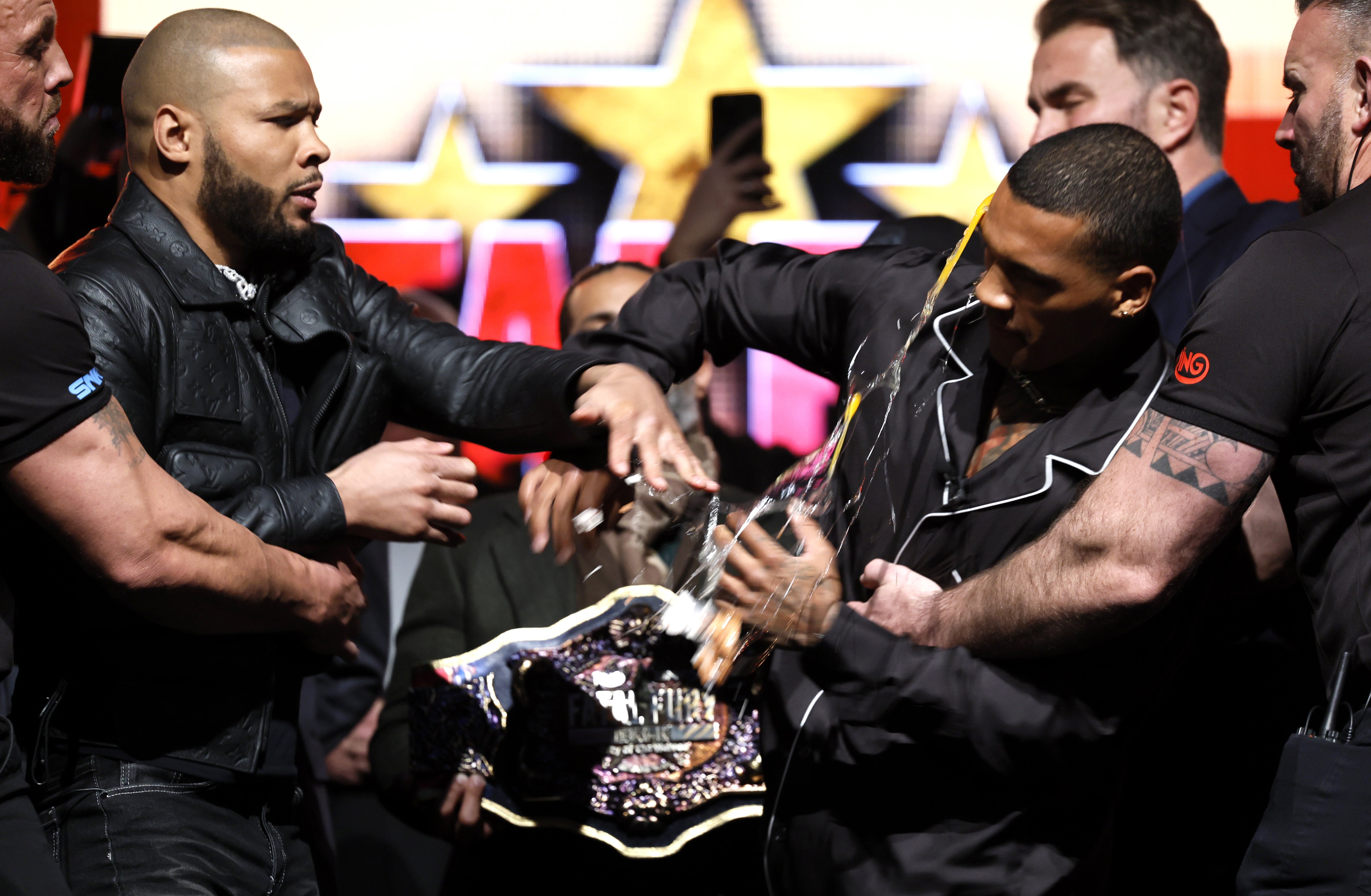 Chris Eubank Jr acertou Conor Benn com um ovo durante entrevista coletiva antes da luta anterior, mas desta vez não houve drama