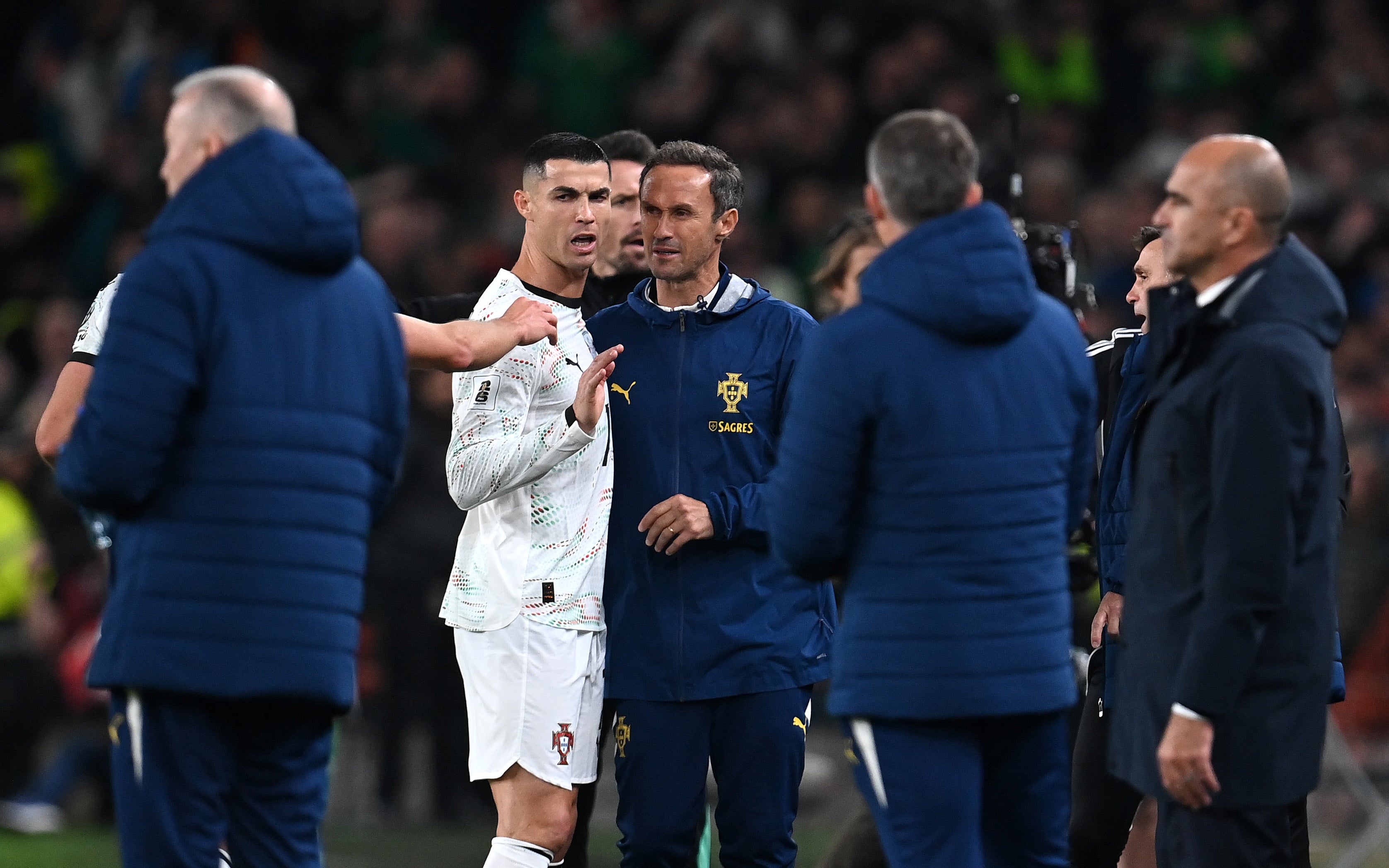 Cristiano Ronaldo colocou a Copa do Mundo de seu país em risco depois de um estúpido cartão vermelho contra a Irlanda.