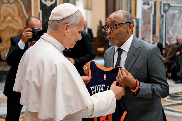 <p>Pope Leo XIV meets with filmmaker Spike Lee, during an audience with artists from the world of cinema in the Sala Clementina at the Vatican</p>