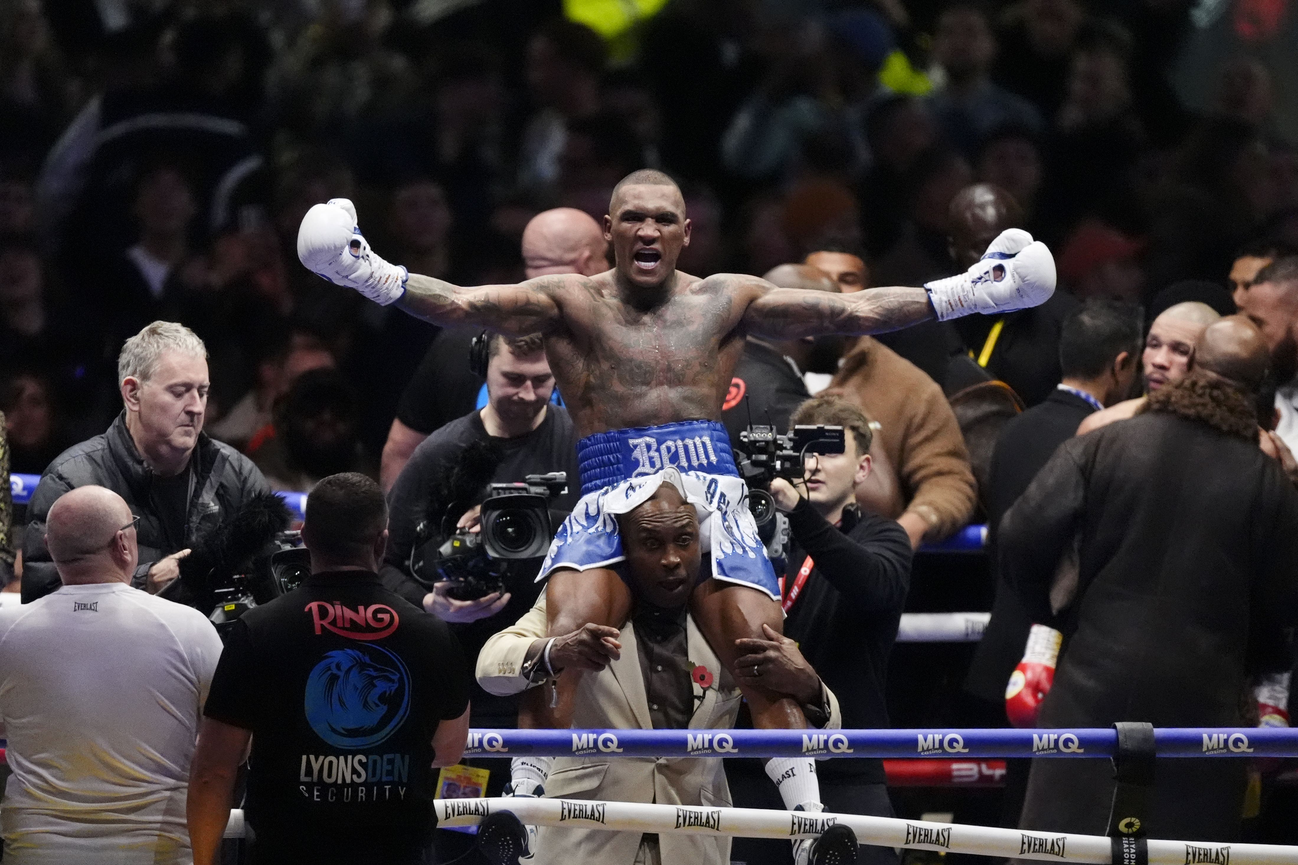 Benn fue elevado por su padre, quien tenía una rivalidad con Chris Sr en la década de 1990.