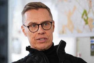 O presidente finlandês, Alexander Stubb, fala durante uma entrevista à Associated Press em Halvala, Finlândia.