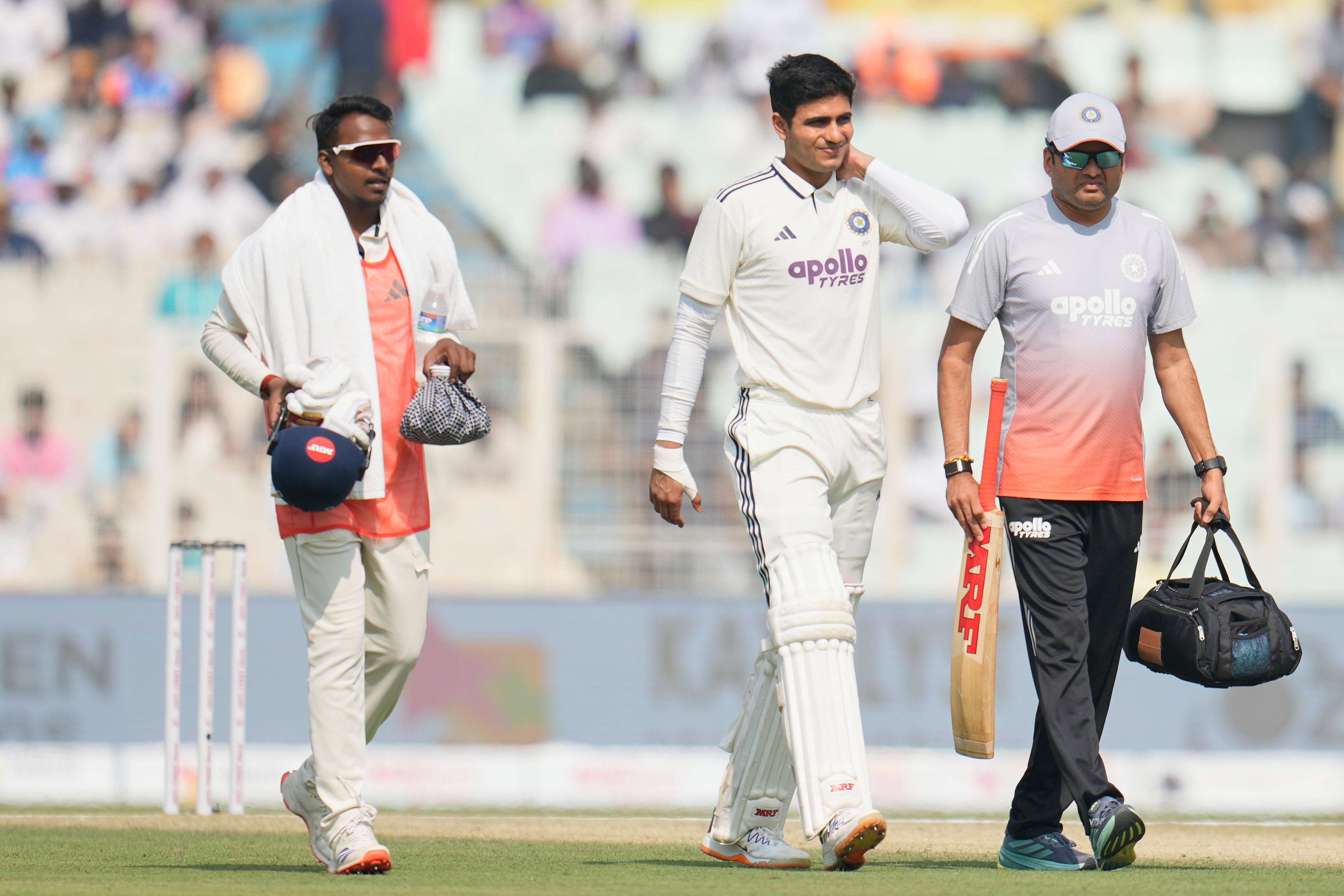 El capitán de la India, Shubman Gill, fue trasladado al hospital tras lesionarse el cuello.