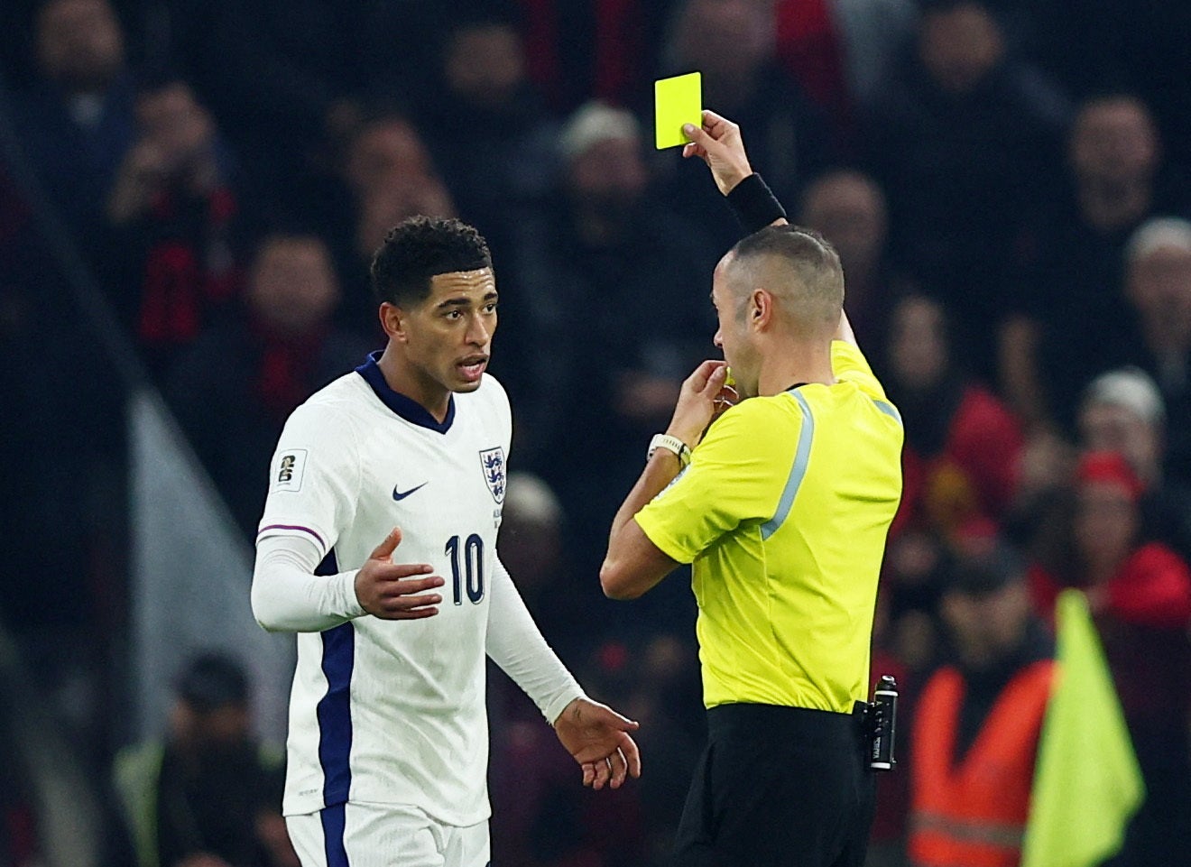 Bellingham tuvo momentos impresionantes con el balón, pero fue amonestado tarde