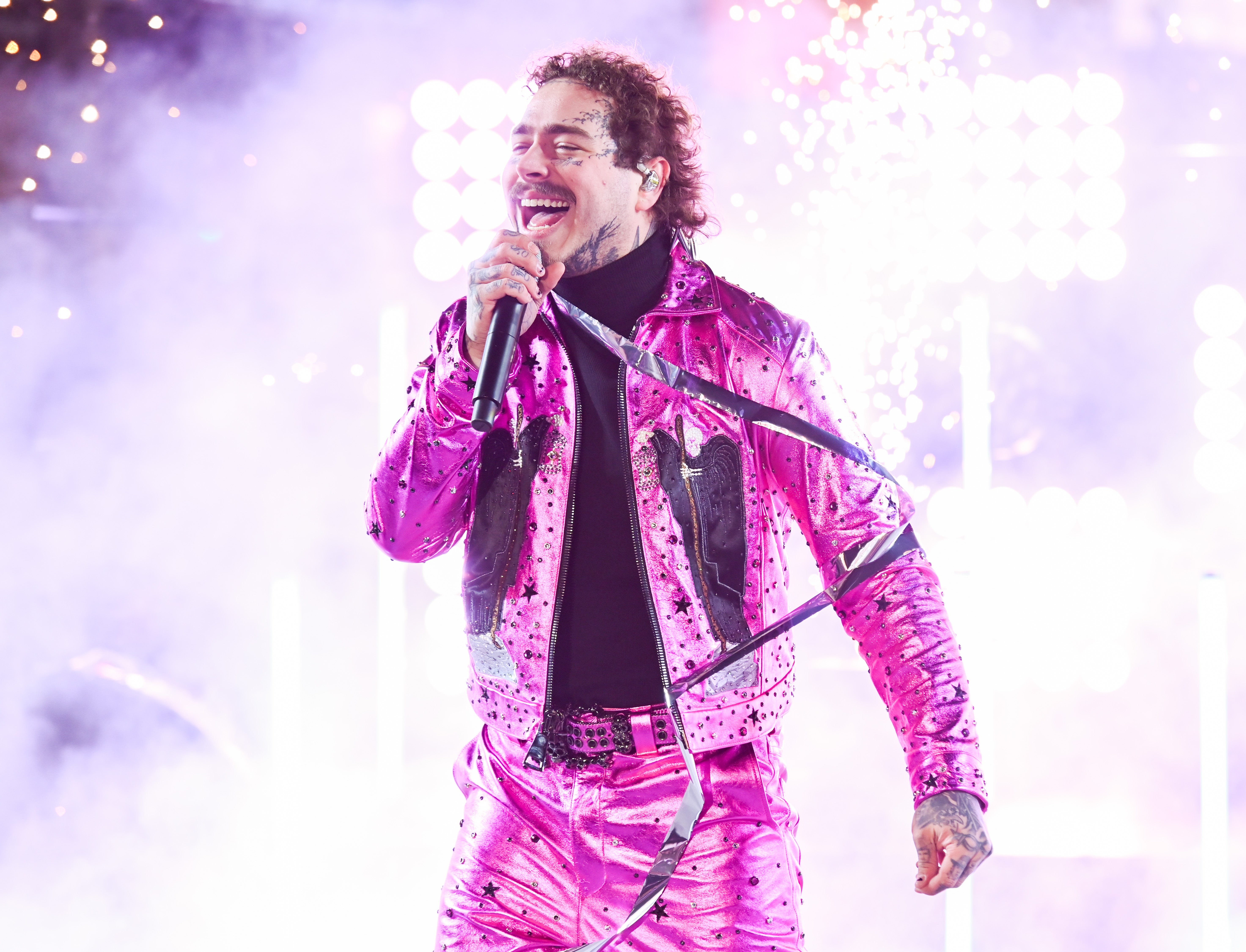 Post Malone will perform at the Dallas Cowboys' game against the Kansas City Chiefs on Thanksgiving Day