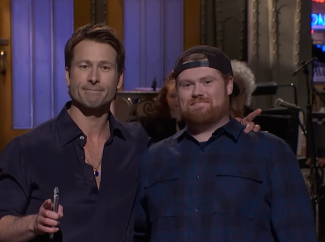 <p>Glen Powell brought a UPS driver on stage during his SNL monologue November 15</p>