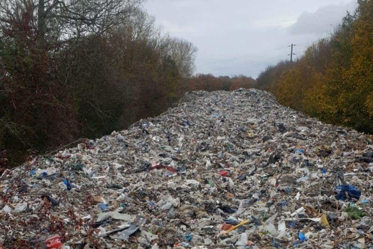 Starmer says mountain of waste dumped in Oxfordshire field is utterly appalling'