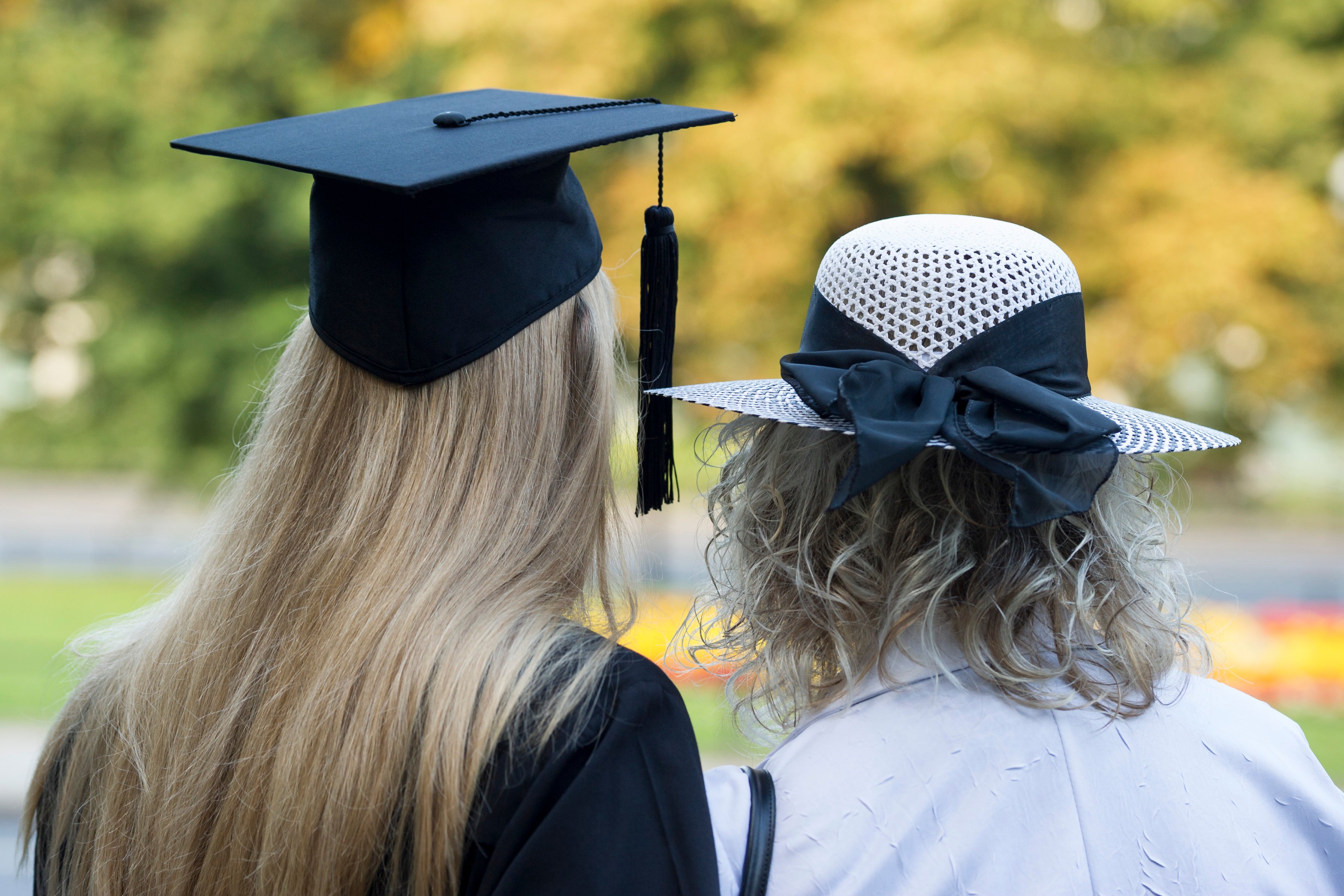 O custo médio das mensalidades e taxas em uma universidade estadual pública de quatro anos é de US$ 11.950 para o ano letivo de 2025-2026.