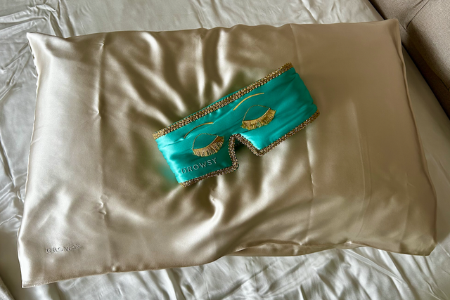 <p>Between 12-19 momme is considered good quality, while 22 or above is super high-end</p>