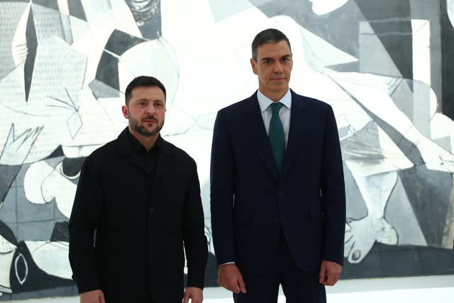 <p>Ukrainian President Volodymyr Zelensky poses with Spain's Prime Minister Pedro Sánchez in front of Pablo Picasso's <em>Guernica</em></p>
