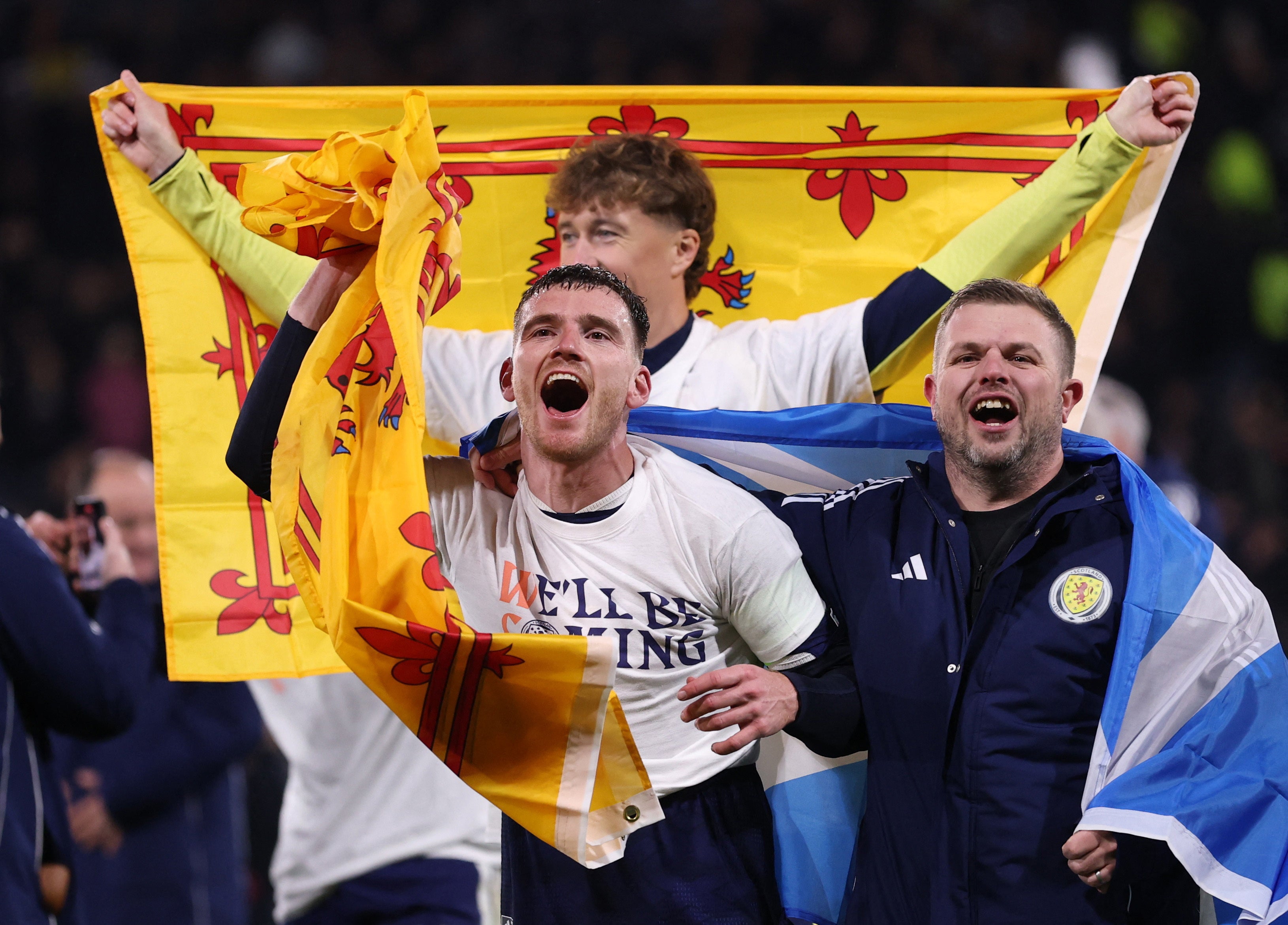 Andy Robertson celebra la clasificación de Escocia para el Mundial