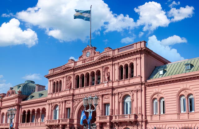 <p>The Pink Palace where Eva Peron once waved to adoring crowds </p>