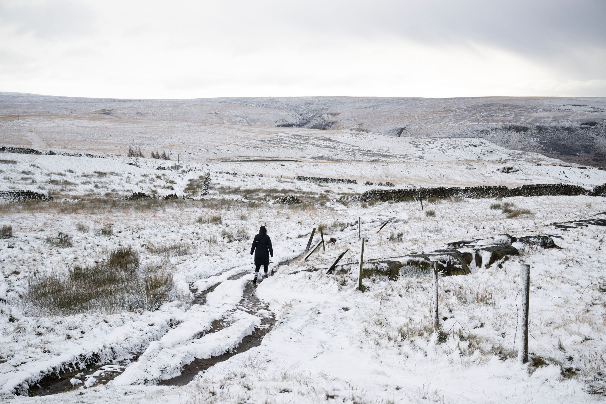 <p>A number of warnings have been issued for snow and ice across the UK on Wednesday and Thursday.</p>