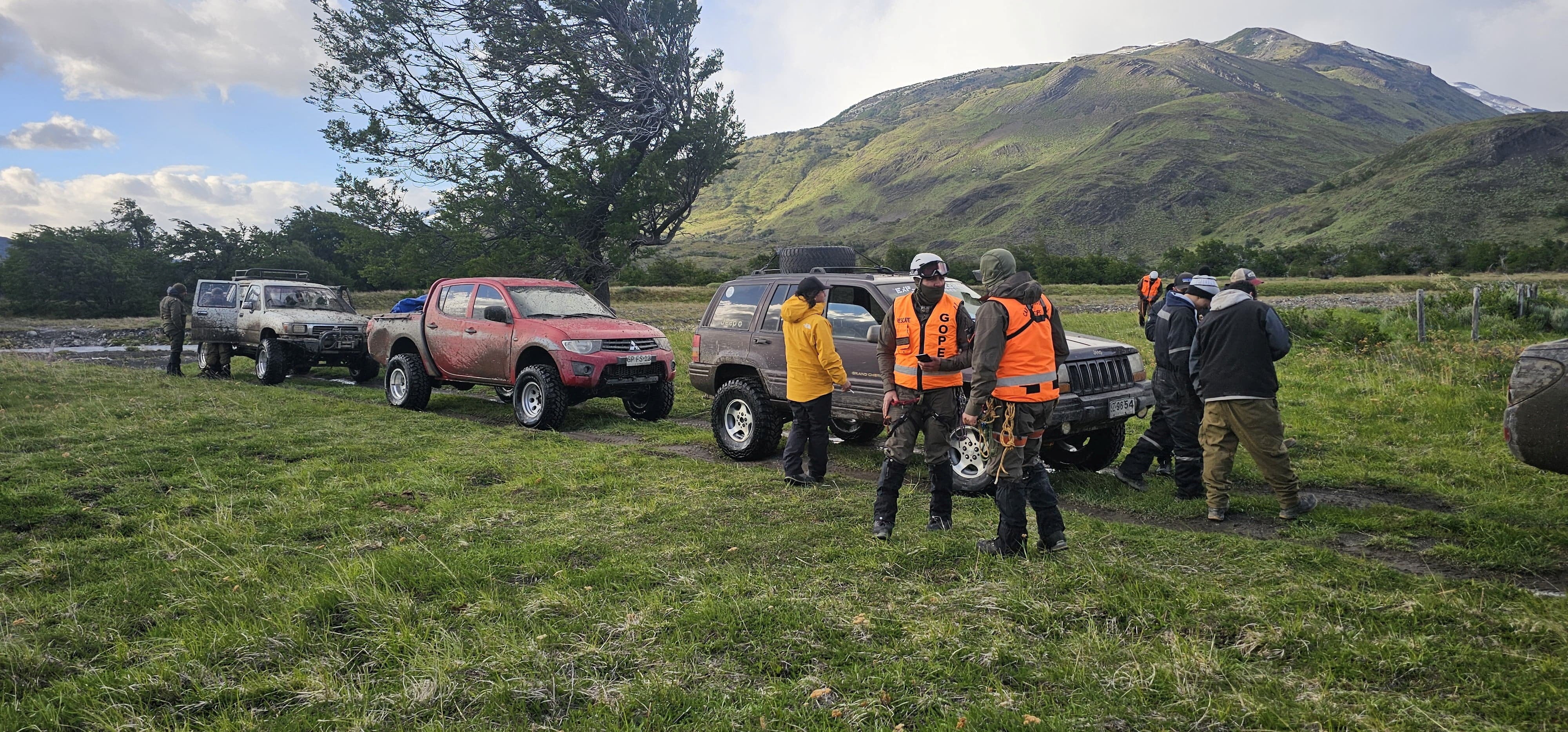 Chilean rescue teams searching for the missing tourists after the snowstorm