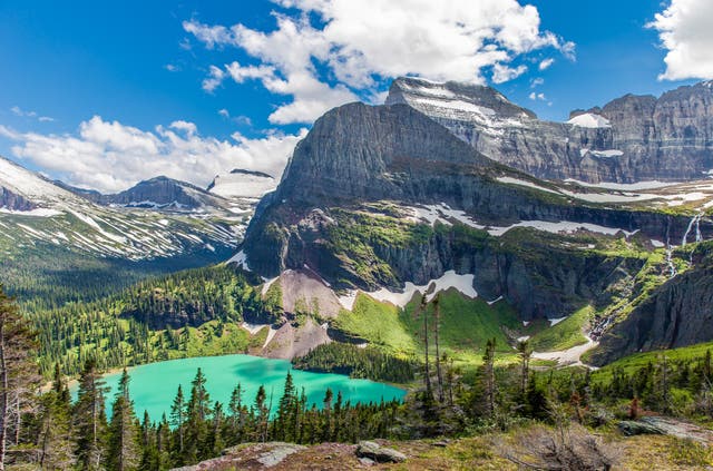 <p>Grinnel Lake at Glacier National Park in Montana</p>