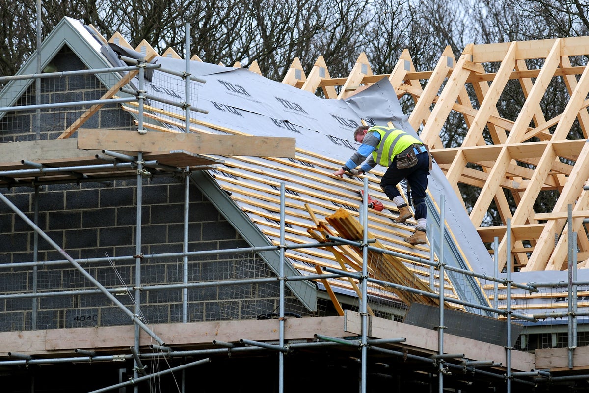 Number of new homes falls to near-decade low despite Labour’s housebuilding pledge