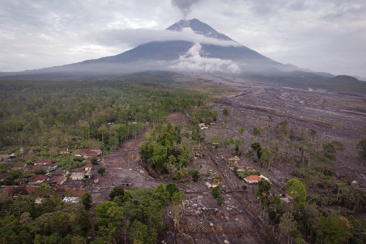 More than 170 climbers rescued as Mount Semeru eruption blankets villages in ash More than 170 climbers rescued as Mount Semeru eruption blankets villages in ash