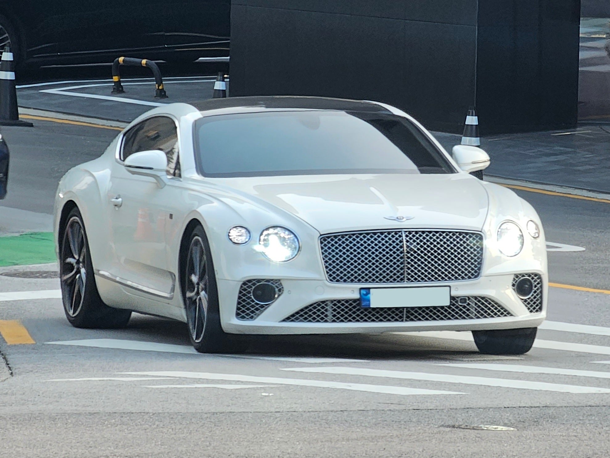 A GTW12 Bentley Continental similar to the one stolen from Haddad