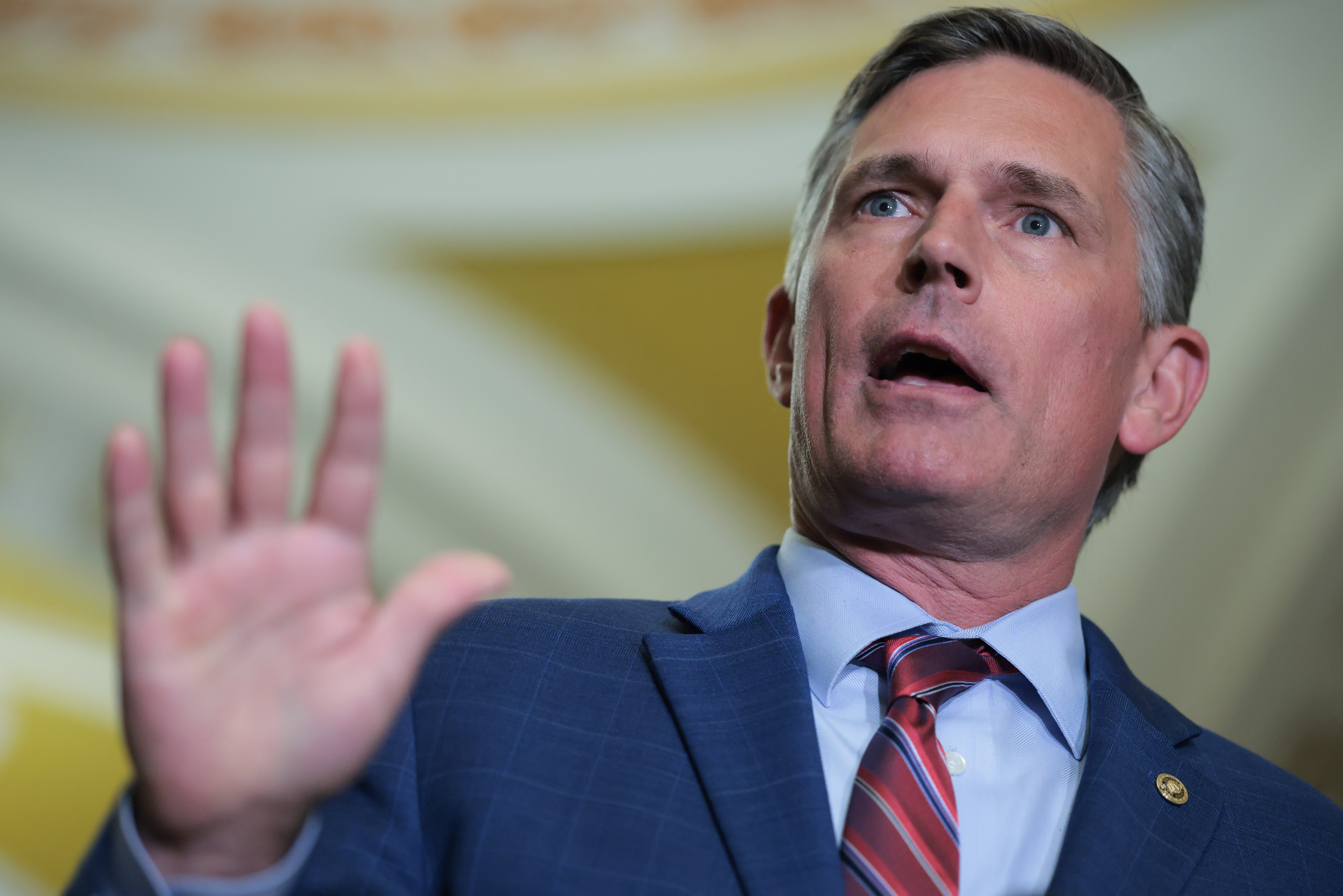 O senador democrata do Novo México, Martin Heinrich, argumenta que o Congresso “não está servindo ao povo” ao enriquecer os senadores.