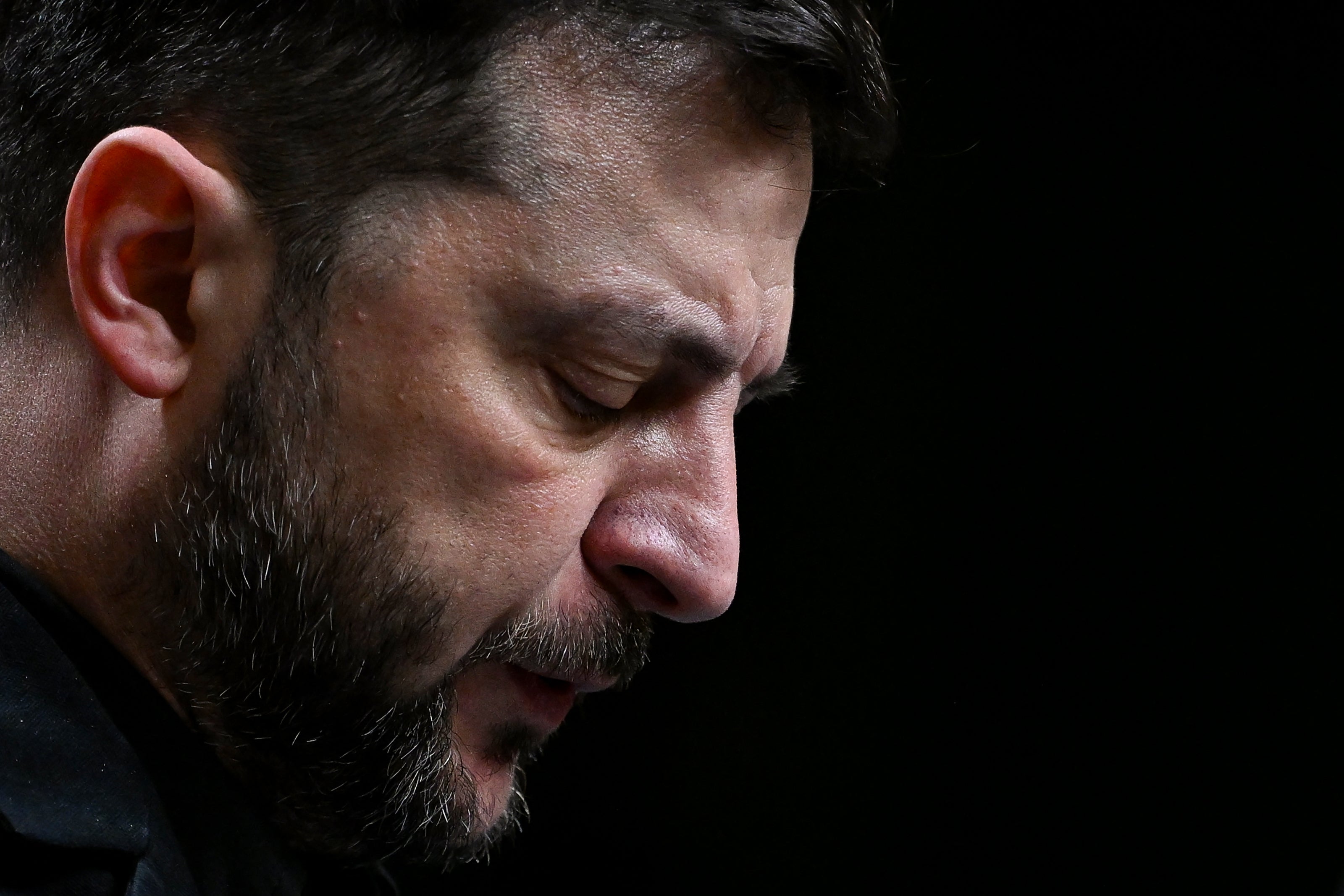 Ukraine’s Zelensky faces a difficult decision as Trump’s deadline approaches