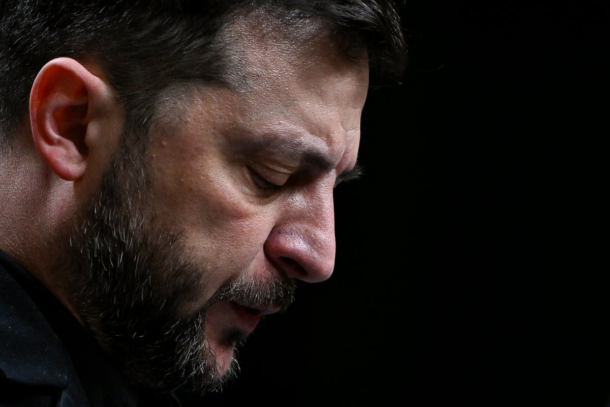 Trump tells Ukraine to sign peace deal in days as Zelensky warns of ‘most difficult moment in history’ – UK Times