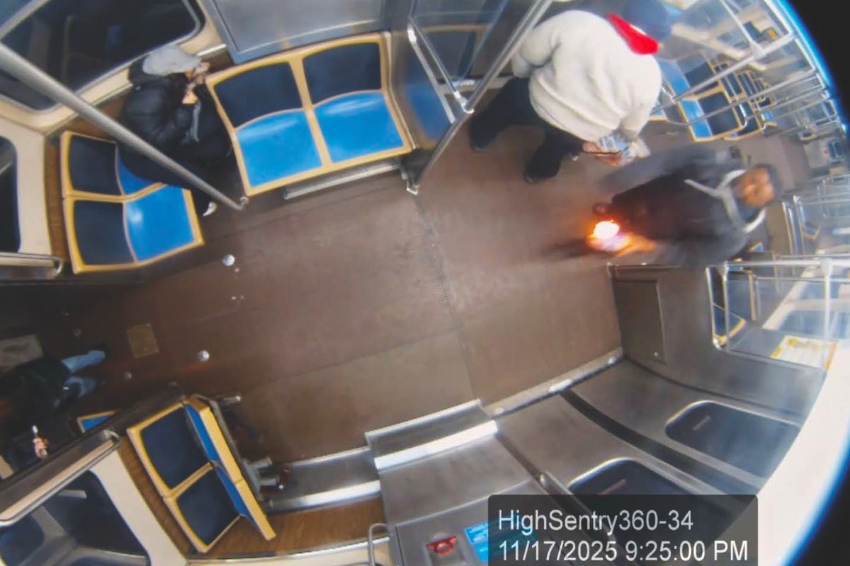 Chicago man accused in train attack is also charged with attempted arson in City Hall fire