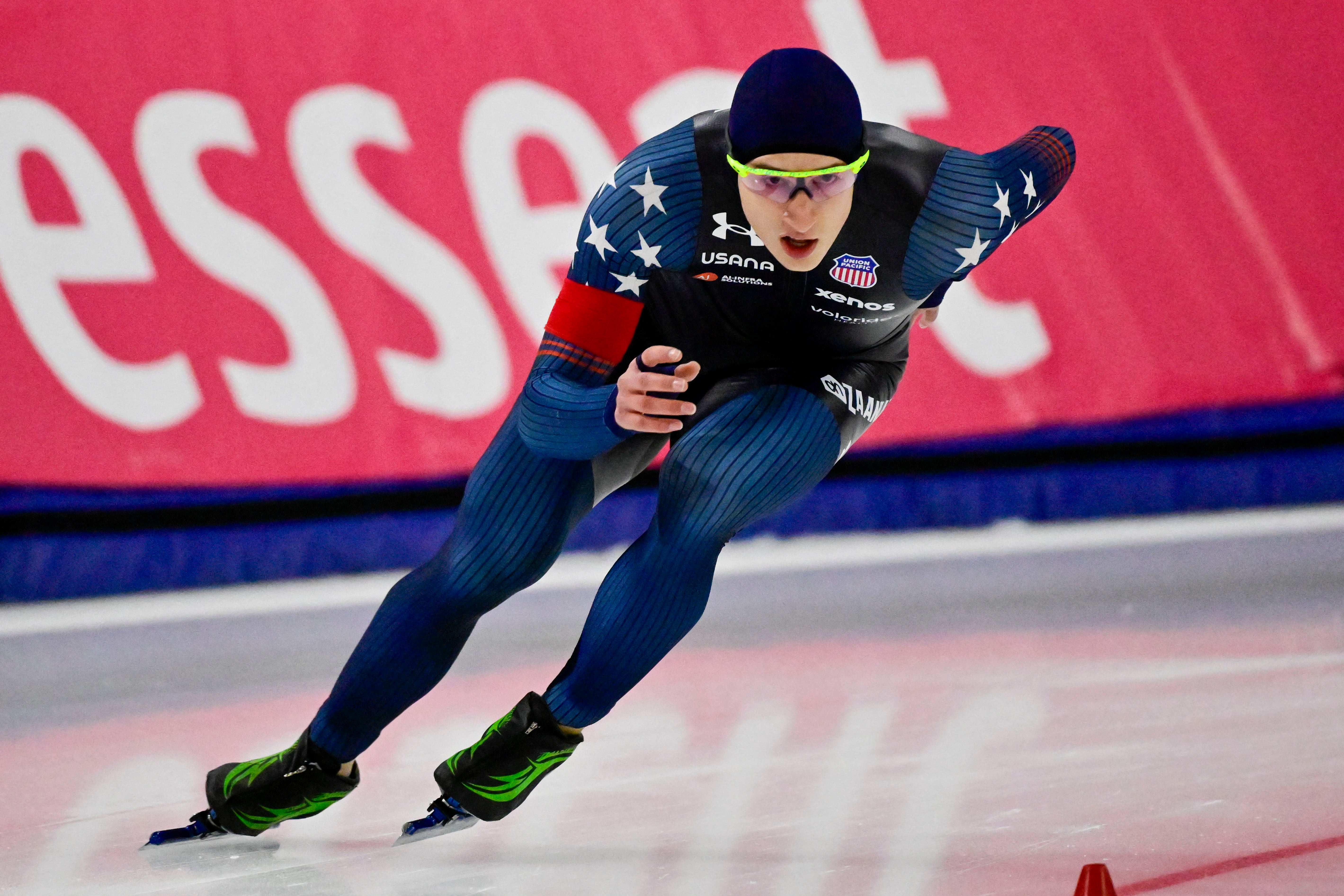 Jordan Stolz in action ahead of the Winter Olympics