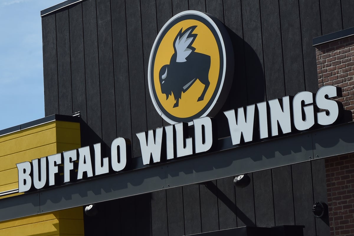 Black disabled veteran says Buffalo Wild Wings receipt contained vile racist slur Black disabled veteran says Buffalo Wild Wings receipt contained vile racist slur