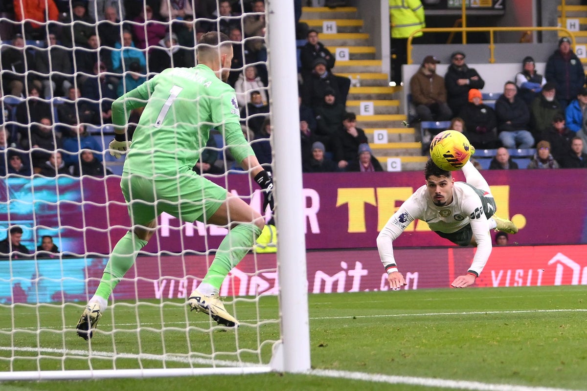 Pedro Neto sets Chelsea on their way to comfortable win at Burnley