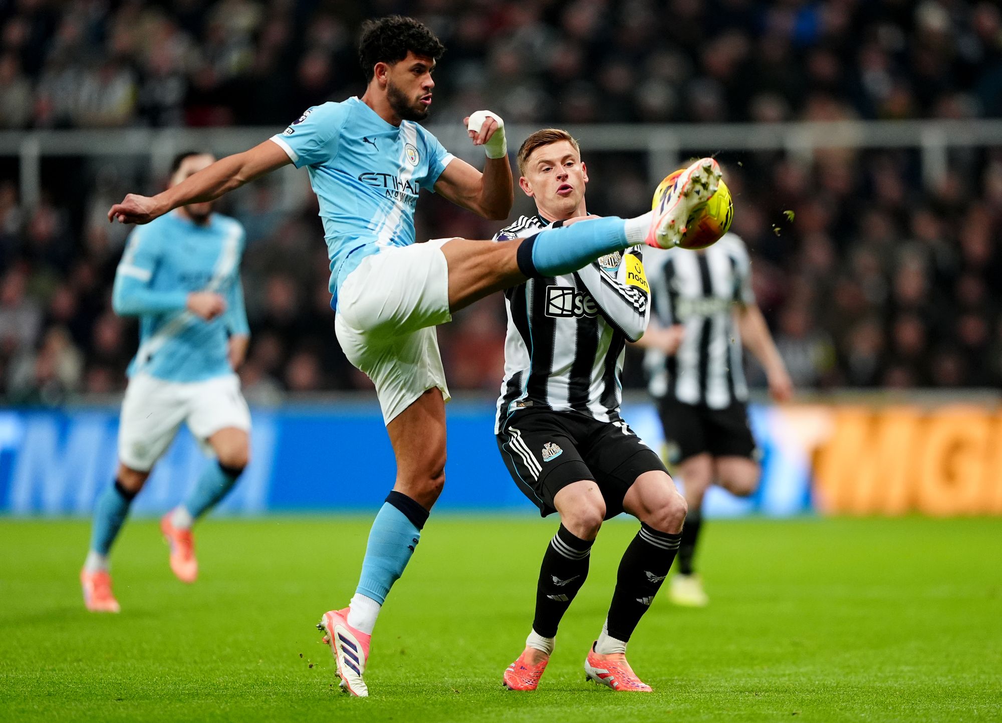 Newcastle vs Man City live: Both sides miss early chances as City look to put pressure on league leaders Arsenal