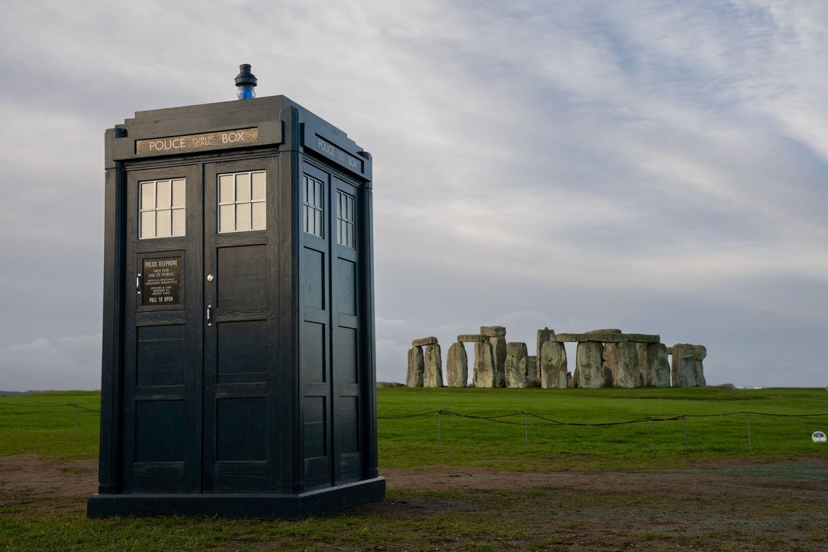 Tardis appears at British landmark for Doctor Who Day