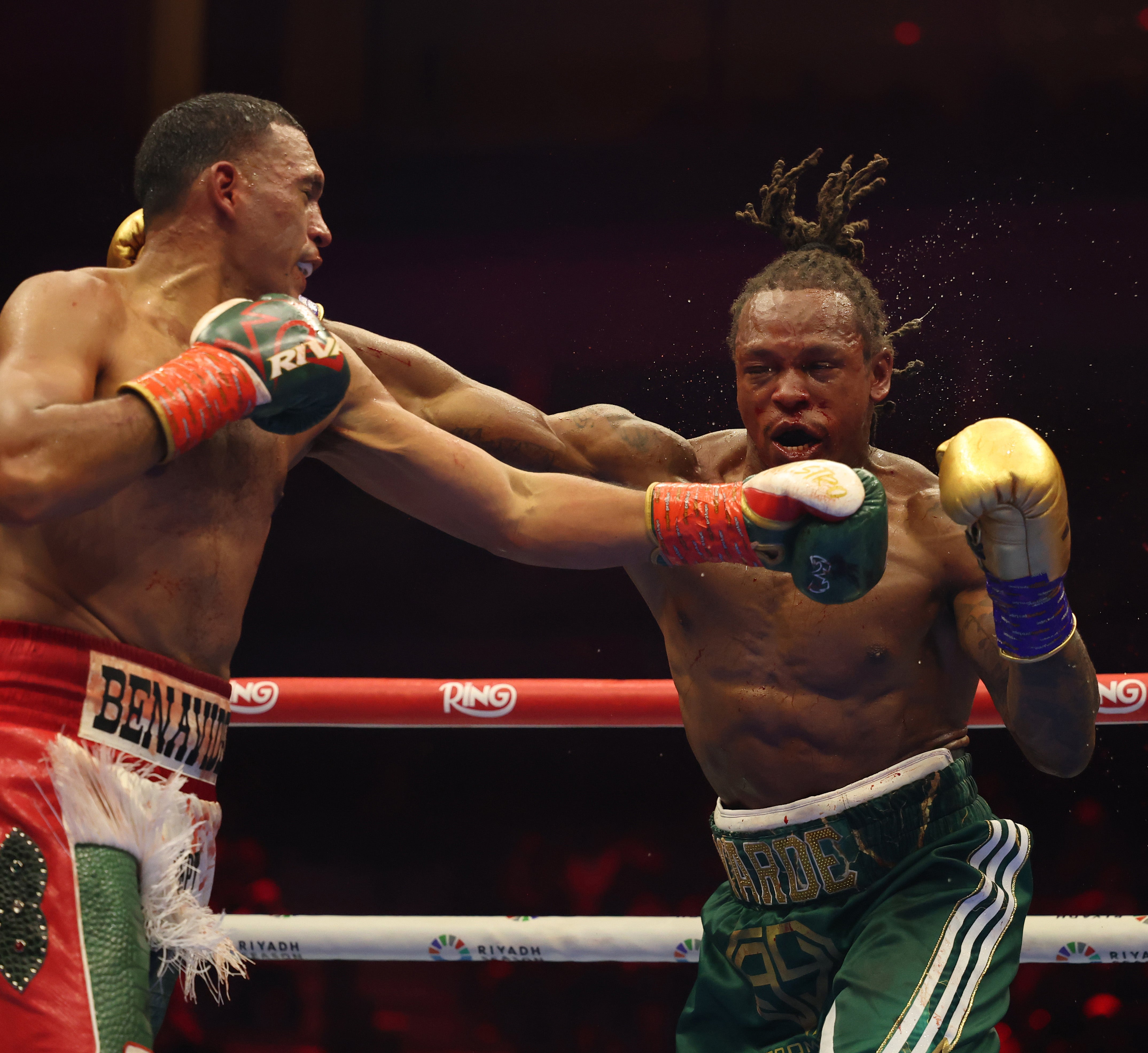 David Benavidez punches Anthony Yarde