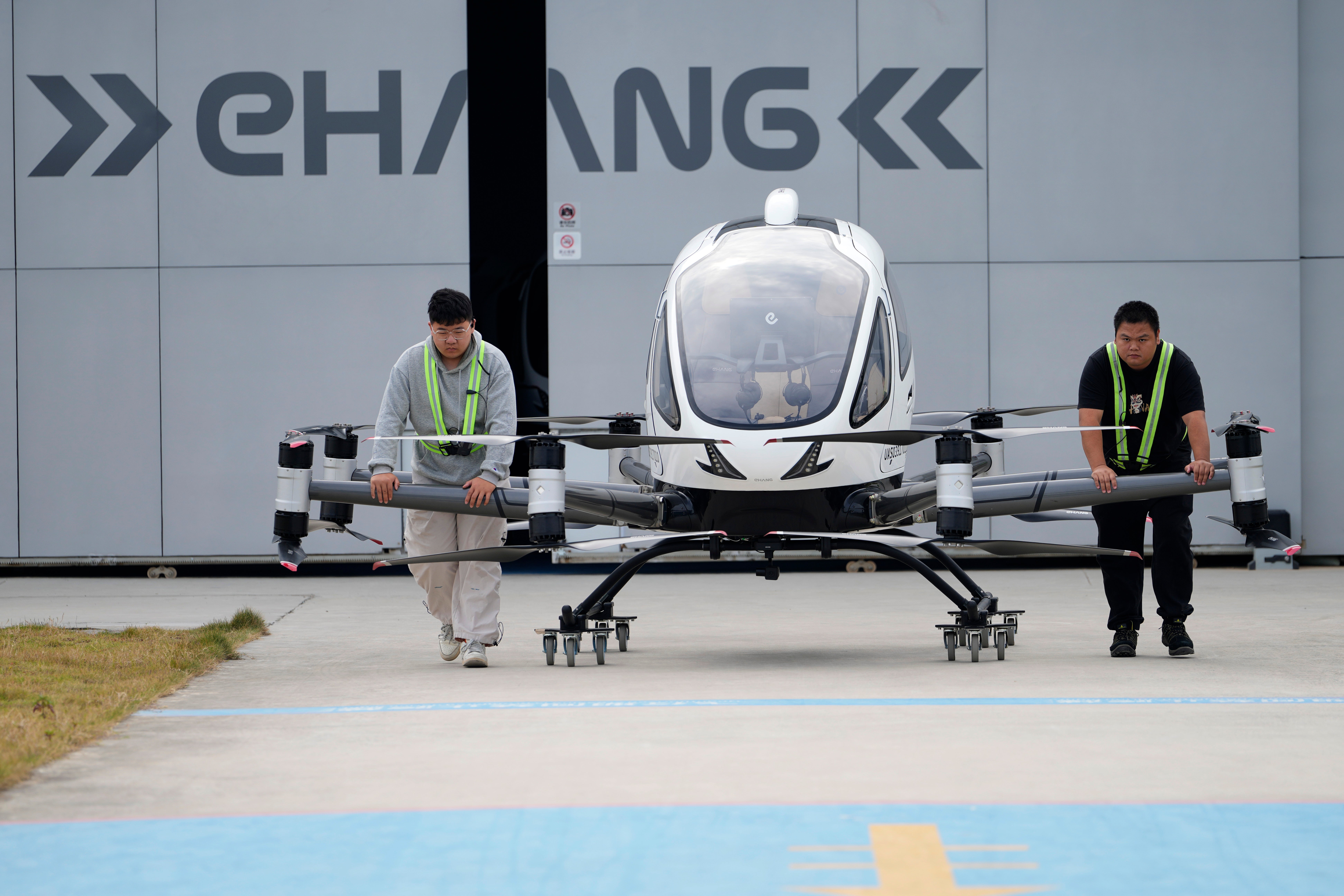 The biggest challenge for developing eVTOL aircraft is maintaining longer flights and overcoming battery capacity limitations, said Guo Liming, co-founder of Shenzhen-based Skyevtol