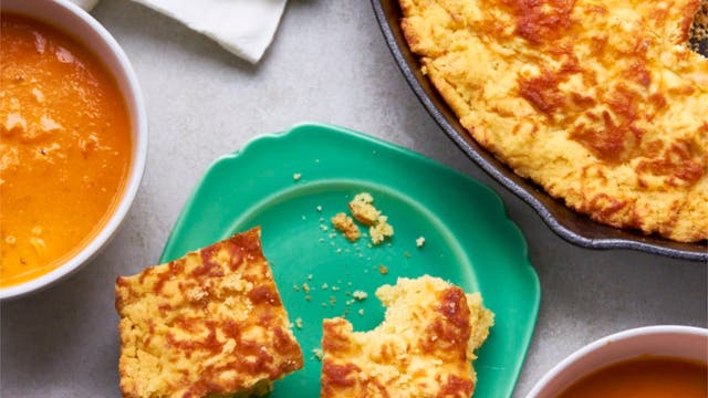 Food-Thanksgiving-Cheddar Cornbread