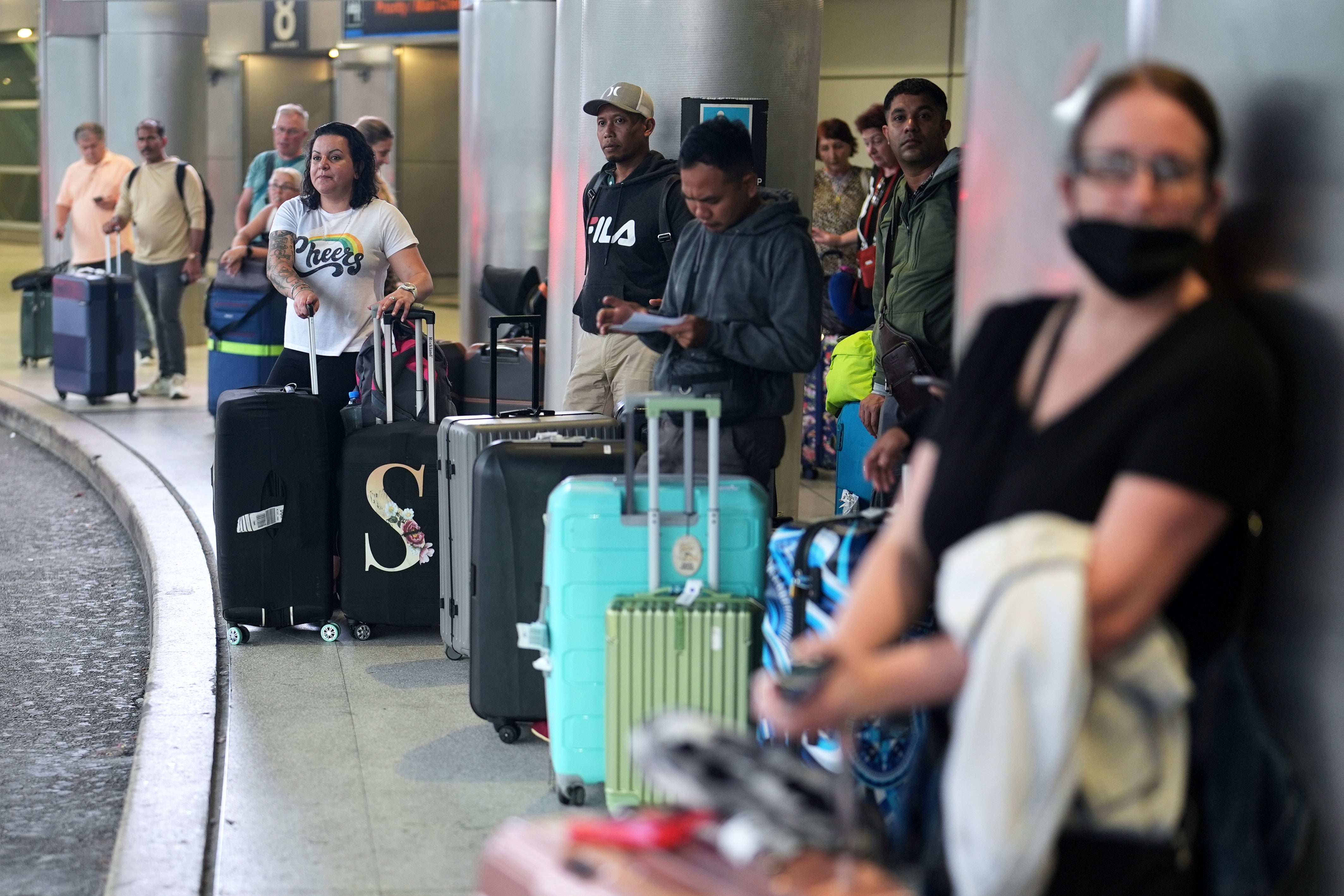 Travelers should be wary of scams this holiday season