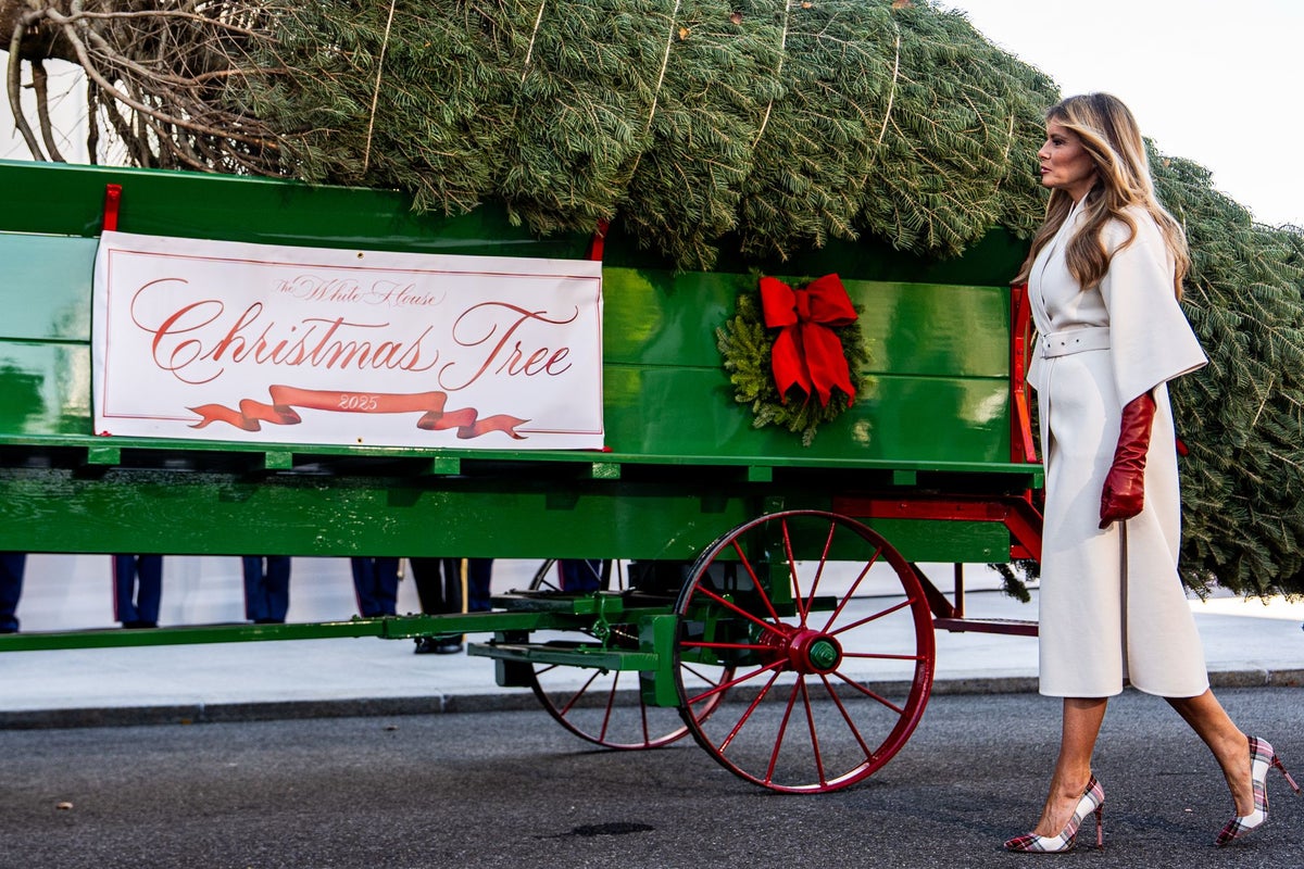 First lady Melania Trump welcomes  White House Christmas tree
